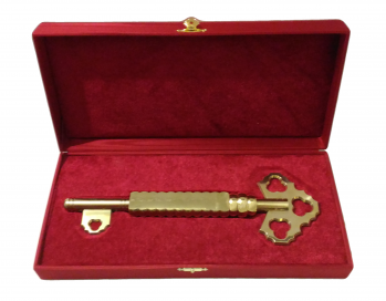 Сувенирный золотой ключик сделанный из латуни