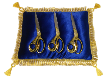 набор, комплект, ножницы, подушка-поднос, декоративная бархатная подушка 
синего цвета с бахромой и кисточками золотого цвета, под ножницы с 
золотыми ручками для церемоний перерезания, разрезания символической 
ленточки при организации торжественных